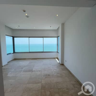 شقة 3 غرف نوم للايجار في الشعب البحري، مدينة الكويت - Semi-furnished duplex with sea view for rent in Al-Shaab Al-Bahri