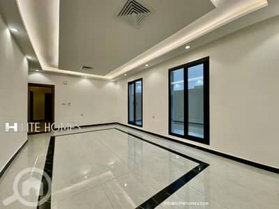 فلیٹ 3 غرف نوم للايجار في سلوى، مدينة الكويت - Three bedroom apartment for rent in Salwa