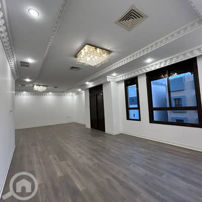 فلیٹ 4 غرف نوم للايجار في الصديق، مدينة الكويت - Full floor for rent in Al-Siddiq Block 7