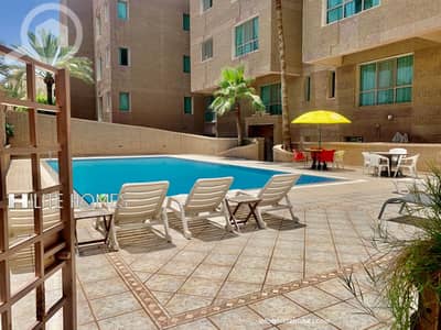 فلیٹ 3 غرف نوم للايجار في سلوى، مدينة الكويت - Renovated Three bedroom penthouse with terrace for rent in Salwa