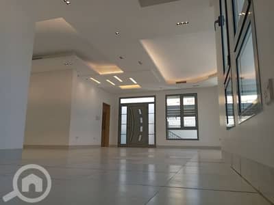 6 Bedroom Villa for Rent in Bayan, Kuwait City - للإيجار فيلا في بيان زاويه مع حديقة وديوانية كبيره