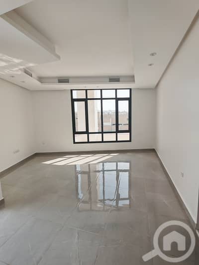 4 Bedroom Apartment for Rent in Al Zahra, Kuwait City - دور للايجار فى الزهراء مع روف كبير