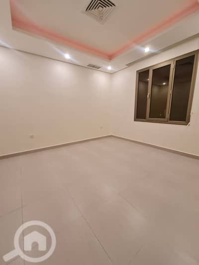 3 Bedroom Apartment for Rent in Fnaitees, Kuwait City - شقة للايجار في الفنيطيس مع بلكونة