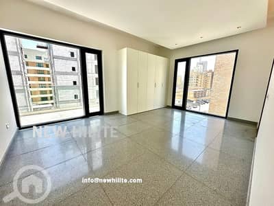 شقة 3 غرف نوم للايجار في حولي، مدينة الكويت - Luxury 3-Bedroom Apartment For Rent in Sabah Al Salem
