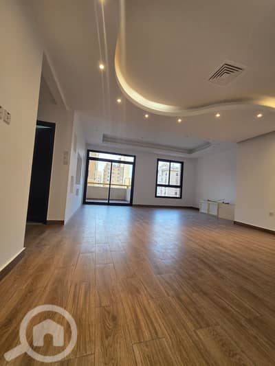 3 Bedroom Flat for Rent in Sabah Al Salem, Kuwait City - للإيجار في صباح السالم - شقة واسعة ٣ غرف نوم مجددة بالكامل