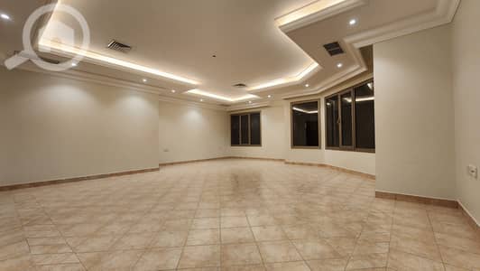فلیٹ 4 غرف نوم للايجار في جنوب السرة، مدينة الكويت - 4 Bedroom Floor in Hitteen