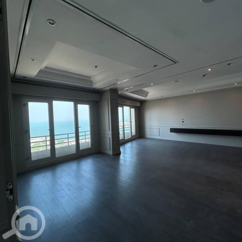 A sea view apartment for rent in Salmiya