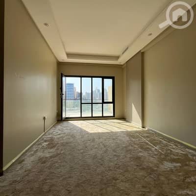 فلیٹ 2 غرفة نوم للايجار في السالمية، مدينة الكويت - Apartment with terrace for rent in Salmiya