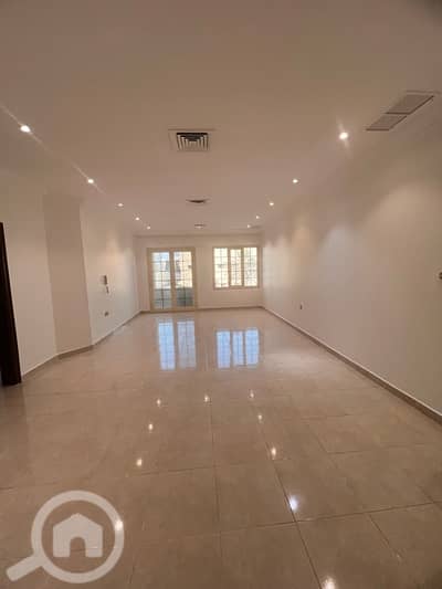 4 Bedroom Apartment for Rent in Al Surra, Kuwait City - للإيجار دور وربع في السره قطعه 2 مجدد بالكامل مساحات واسعه بلكونه