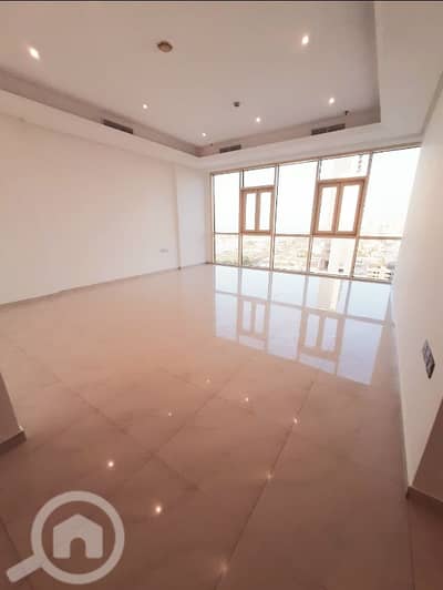 3 Bedroom Apartment for Rent in Al Salmiya, Kuwait City - شقق فاخره مطله علي البحر بالسالميه من المالك مع شهر مجاني