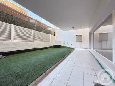 شقة 4 غرف نوم للايجار في الصديق، مدينة الكويت - Sadiq – unfurnished, four bedroom duplex w/yard and swimming