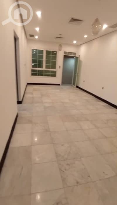 3 Bedroom Flat for Rent in Al Shuhada, Kuwait City - للإيجار شقة مع حووش في الشهداء