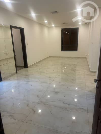 2 Bedroom Apartment for Rent in Abu Fatira, Kuwait City - شقة عائلية مثالية للأسر الصغيرة في منطقة أبو فطيرة