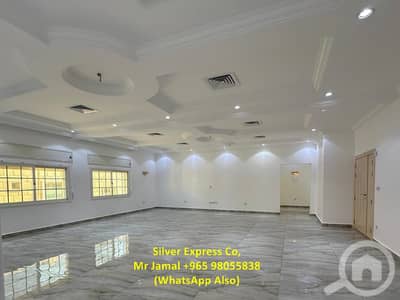 فلیٹ 6 غرف نوم للايجار في مبارك الكبير، مدينة الكويت - 6 Bedrooms Floor for Rent in Mubarak Al Kabeer.