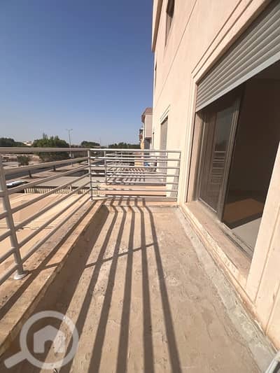 3 Bedroom Flat for Rent in Mishref, Kuwait City - للايجار شقه في مشرف مجدده مقابل الجمعيه الرئيسية بلكونه 3 غرف نوم