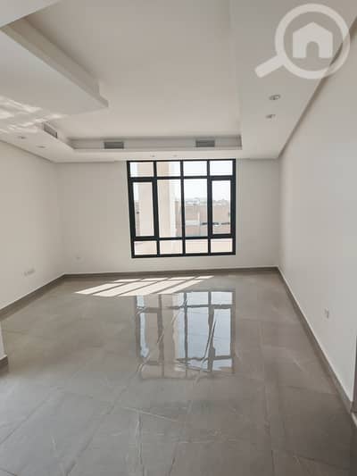 3 Bedroom Apartment for Rent in Al Surra, Kuwait City - شقة للايجار في السره بروحها في الدور