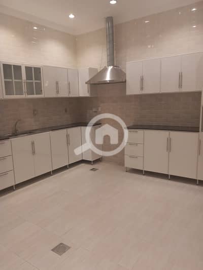 فلیٹ 4 غرف نوم للايجار في الجابرية، مدينة الكويت - New 4 bedroom floor with balcony in jabriya.
