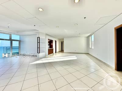 3 Bedroom Flat for Rent in Al Manqaf, Kuwait City - Three bedroom seaview apartment with balcony for rent in Mangaf
