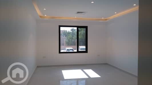 3 Bedroom Flat for Rent in Al Eqaila, Kuwait City - Nice 3 bedroom apt in egaila. close to gate mall & aum