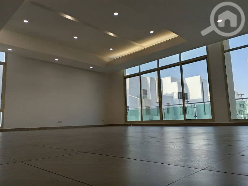 للإيجار دور VIP في الصديق مع بلكون