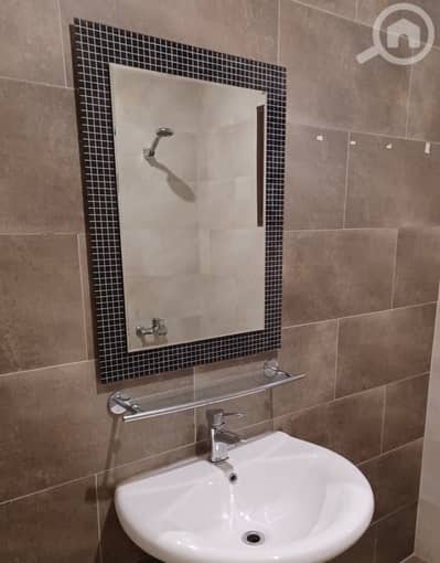 3 Bedroom Flat for Rent in Al Eqaila, Kuwait City - Nice 3 bedroom apt in egaila. close to gate mall & aum