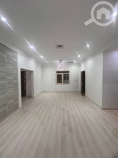 شقة 2 غرفة نوم للايجار في الشهداء، مدينة الكويت - للايجار شقه في الشهداء موقع مميز مدخل ومخرج سهل غرفتين نوم بينهم حمام