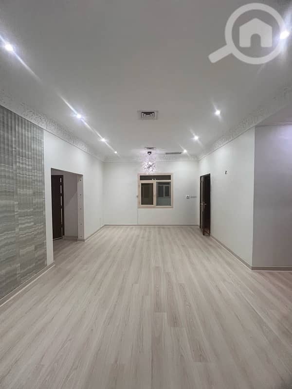 للايجار شقه في الشهداء موقع مميز مدخل ومخرج سهل غرفتين نوم بينهم حمام