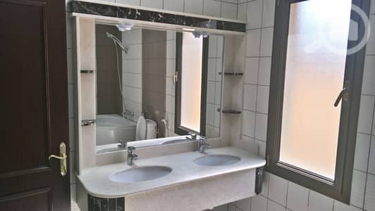 فلیٹ 4 غرف نوم للايجار في المنقف، مدينة الكويت - Pets friendly 4 bedroom floor in mangaf with balcony