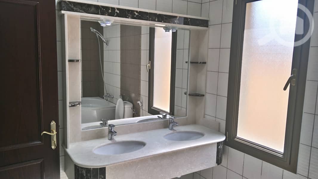 Pets friendly 4 bedroom floor in mangaf with balcony