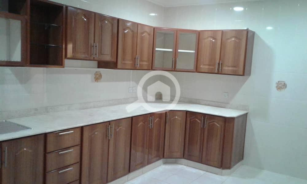 Nice 3 bedroom apt in egaila. close to gate mall & aum