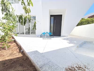 فیلا 6 غرف نوم للايجار في الروضة، مدينة الكويت - 6 Bedrooms Huge Villa with Garden in Rawda