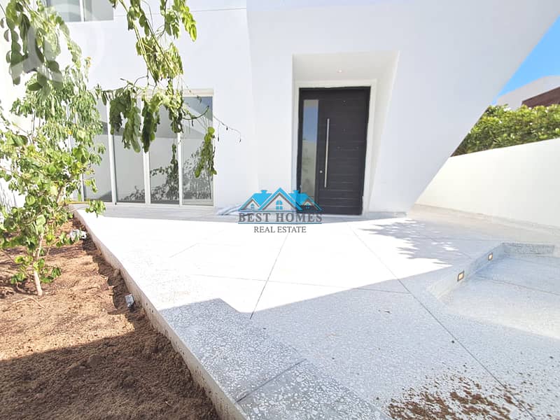 6 Bedrooms Huge Villa with Garden in Rawda