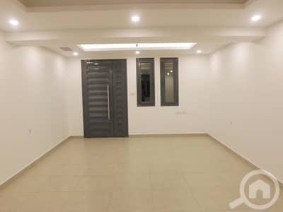 شقة 4 غرف نوم للايجار في الفحيحيل، مدينة الكويت - Nice 4 bedroom ground floor in wafrah with yard