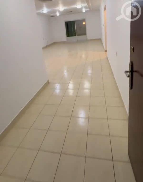 للايجار شقه في سلوى دور اول مصعد مساحات واسعه للاستفسار وتساب 96725110