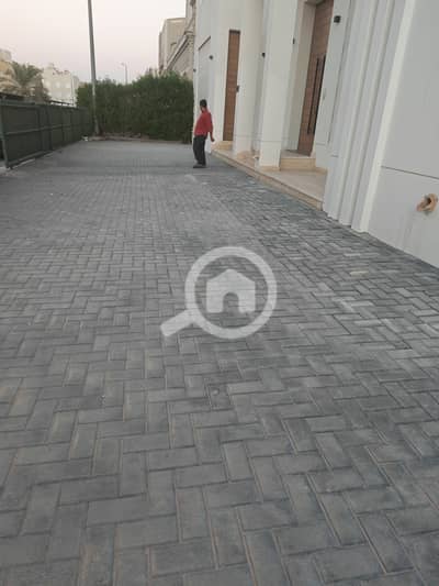 4 Bedroom Flat for Rent in Jaber Al Ahmed, Kuwait City - دور أرضي للإيجار في جابر الأحمد مع حوش خاص