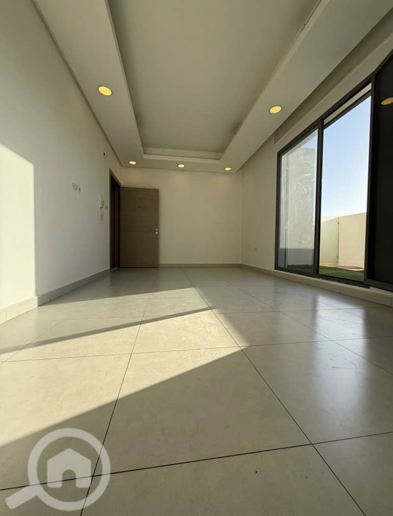للإيجار شقة مع روووف في الزهراء