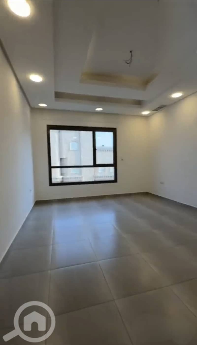 للإيجار شقة تشطيب ديلكس في الزهراء