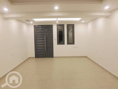 4 Bedroom Flat for Rent in Al Funnayhil, Kuwait City - Nice 4 bedroom ground floor in wafrah with yard