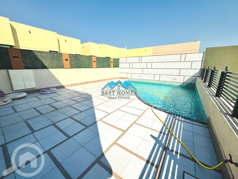 3 Bedrooms Floor Apartment in Abu al Hassania (compound)