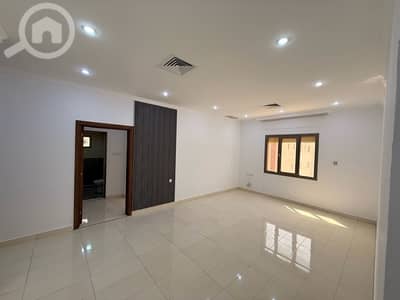3 Bedroom Apartment for Rent in Abu Fatira, Kuwait City - للإيجار شقة في ابو فطيرة قطعه 2 مساحات كبيره مدخل ومخرج سهل