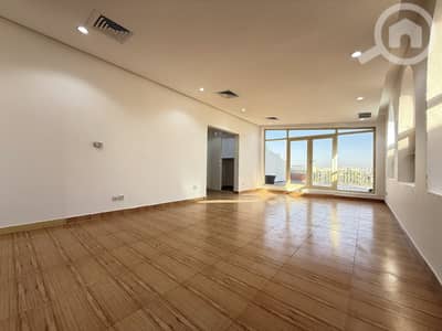 فلیٹ 2 غرفة نوم للايجار في الرميثية، مدينة الكويت - Rumathiya – unfurnished, two bedroom floor w/terrace