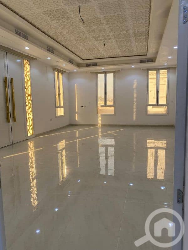 للبيع بيت في اليرموك المساحه 400 متر للاستفسار وتساب 96725110