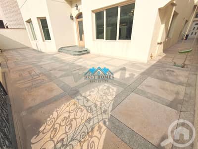 فیلا 8 غرف نوم للايجار في بيان، مدينة الكويت - Spacious 8 Bedrooms Villa with Yard in Bayan Area