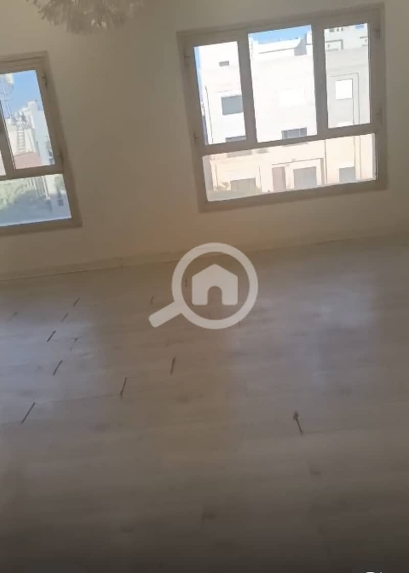 للإيجار شقه في الروضه