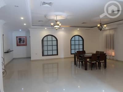 فلیٹ 6 غرف نوم للايجار في العقيلة، مدينة الكويت - Beautiful villa in egaila. close to the gate mall