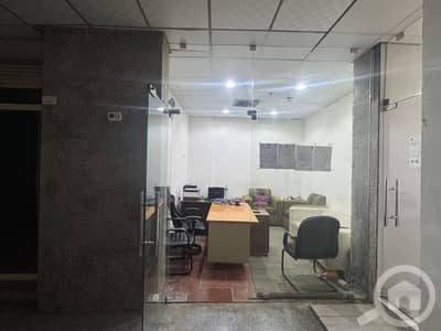 عقارات تجارية اخرى  للبيع في الفروانية، مدينة الكويت - office for rent 50 visa available with license.