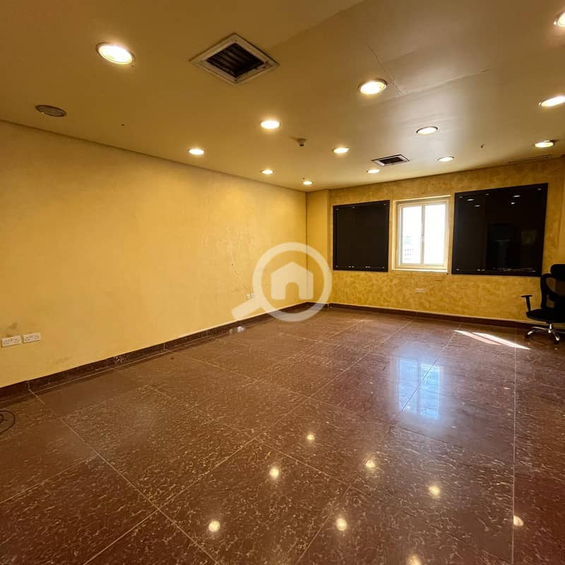 Commercial office for rent in Hawally.