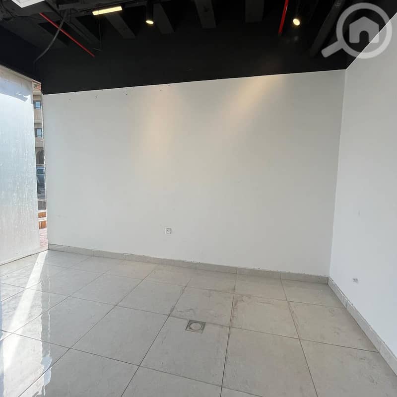 Commercial shops with a grace period for rent in Hawally.