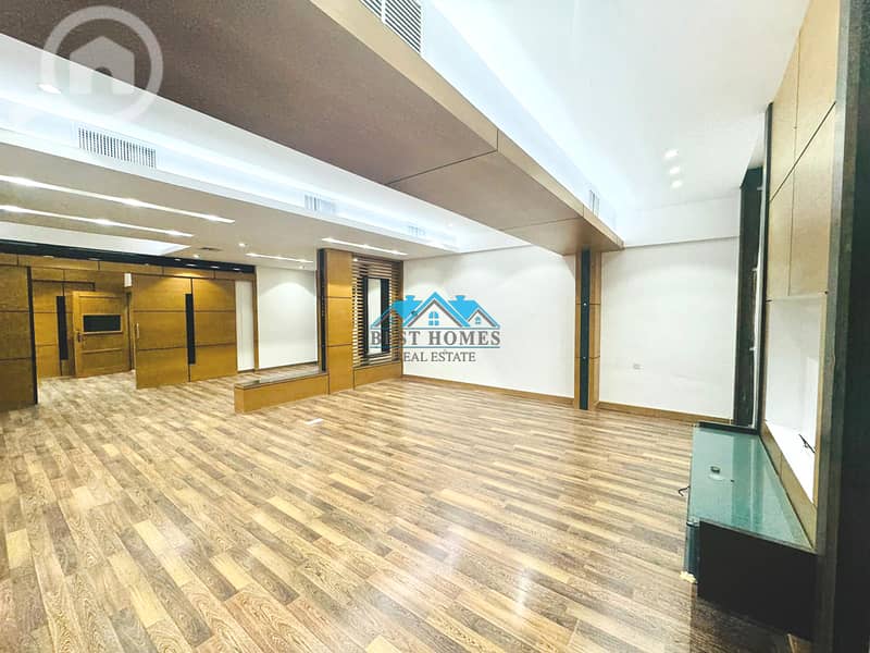 Modern 6 Bedrooms Spacious Villa in Rumaithiya