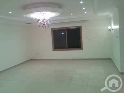 3 Bedroom Flat for Rent in Al Manqaf, Kuwait City - Stylish & oversized 3 bedroom apt in mangaf